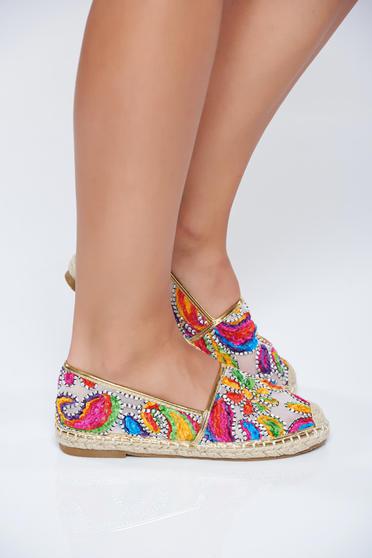 Kék espadrilles hímzett betétekkel