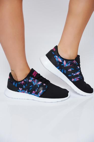 Fekete lapos habtalpú Adidas originals hétköznapi sport cipő fűzővel köthető meg