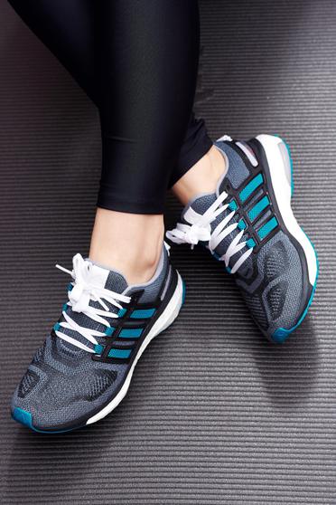 Zöld Adidas hétköznapi sport cipő a talp nagyon könnyű fűzővel köthető meg