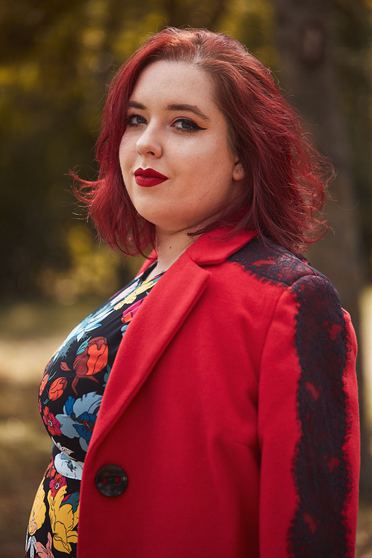 Piros LaDonna elegáns hímzett egyenes nagykabát belső béléssel