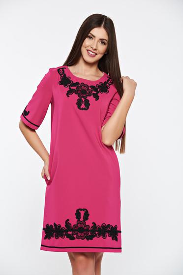 Pink LaDonna elegáns zsebes ruha hímzett betétekkel
