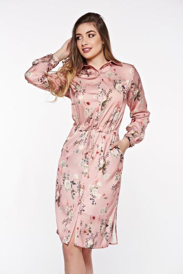 Rózsaszínű PrettyGirl elegáns ruha szatén anyagból belső béléssel zsinórral köthető