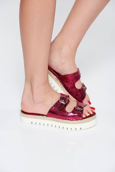 Pink StarShinerS casual papucs lapos talpú csatos kiegészítőkkel van ellátva