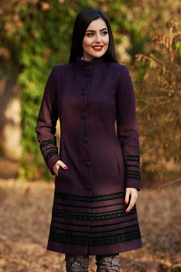 Lila LaDonna nagykabát elegáns szövettel karcsusított szabás belső béléssel zsebes bársony panelekkel